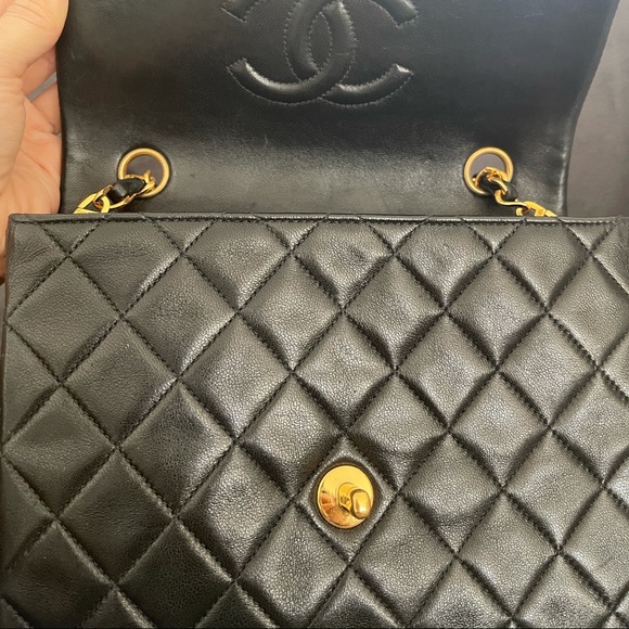 Authentic Chanel classic crossbody flap bag - Picture 5 of 13